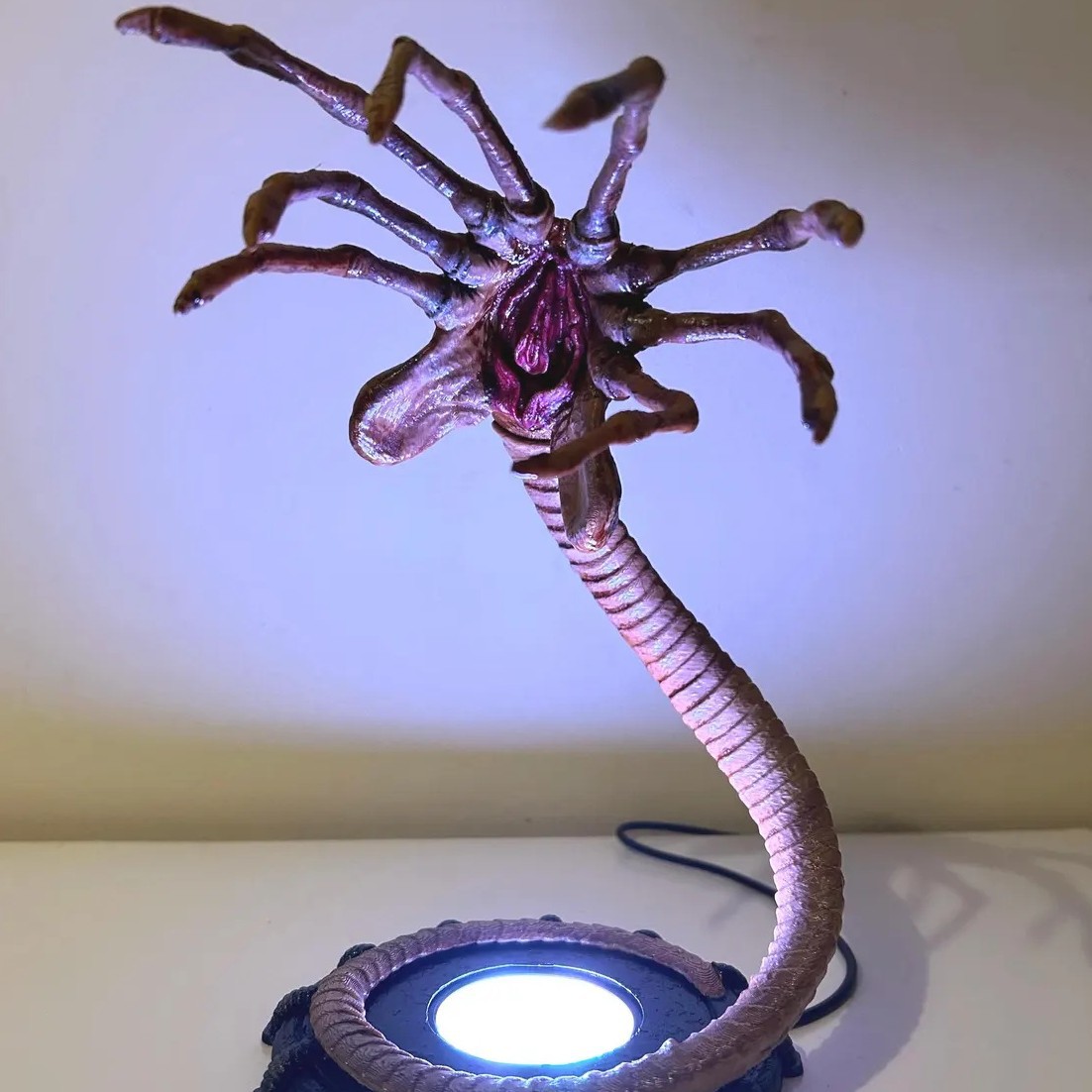 Ночник-фонарь Alien Facehugger – обзор и цена Lighting Decor Items